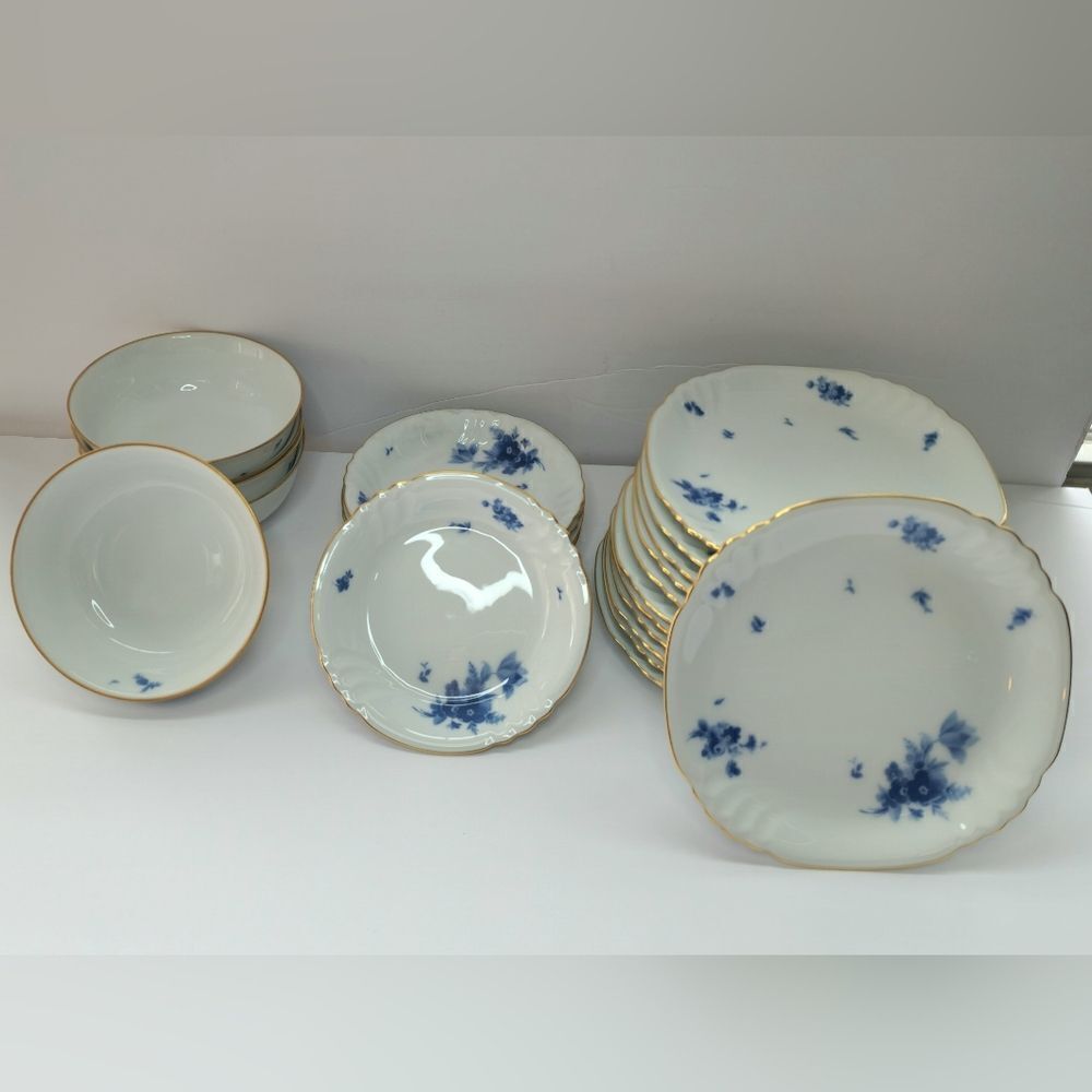 Okura by Noritake blue flower 10 peice china set